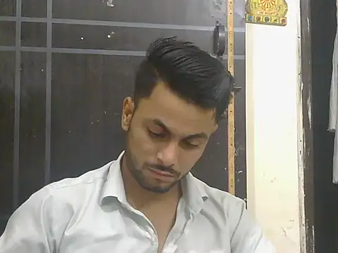 Snapshot of ursdreamperson chatting on 05-29-26, 01:17 ursdreamperson online show from 05-29-26, 01:17
