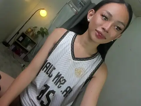 Snapshot of Mysterious_tgirl chatting on 08-03-26, 12:19 Mysterious tgirl online show from 08-03-26, 12:19