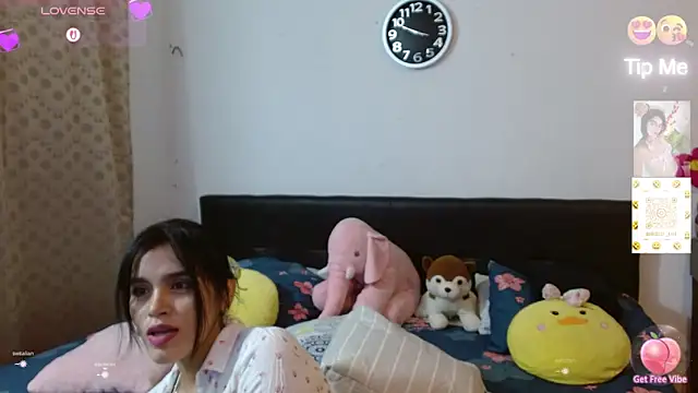 angelly  kate online show from 11-18-25, 12:37