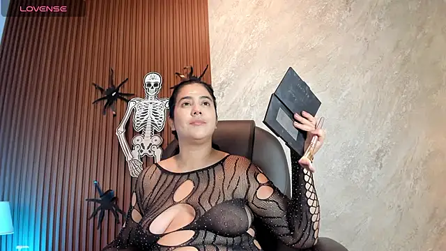  Cris Spicy  online show from 10-28-25, 07:02