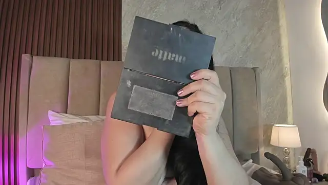  Cris Spicy  online show from 04-12-26, 06:11