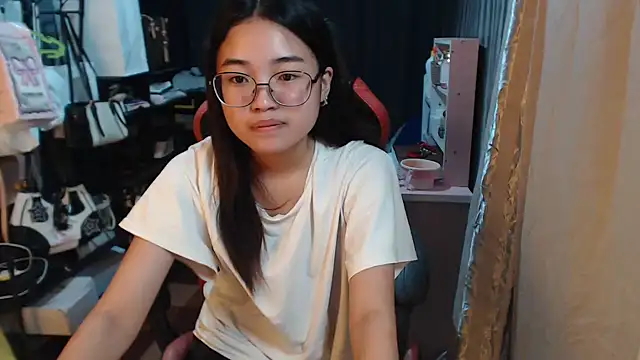 urhoneybunny25 online show from 10-13-25, 08:38