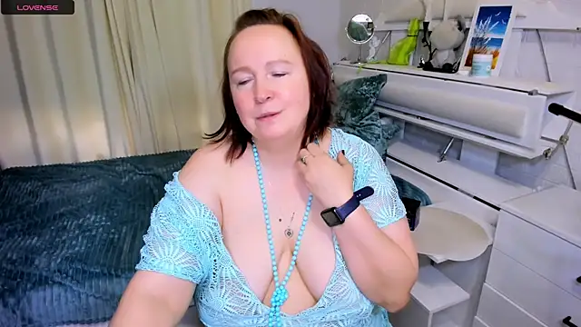 Snapshot of WifeyXRated chatting on 04-16-26, 05:41 WifeyXRated online show from 04-16-26, 05:41