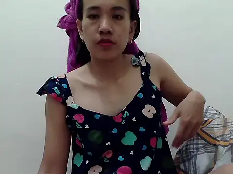 Snapshot of Ursexychixxx_4u chatting on 02-23-26, 07:20 Ursexychixxx 4u online show from 02-23-26, 07:20