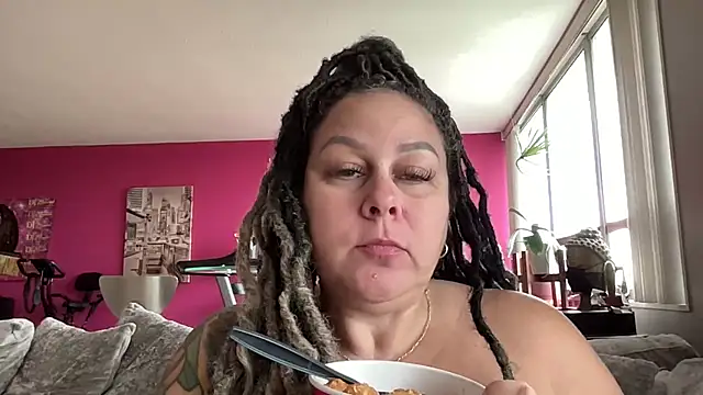 Snapshot of number1slut chatting on 05-15-26, 02:26 number1slut online show from 05-15-26, 02:26