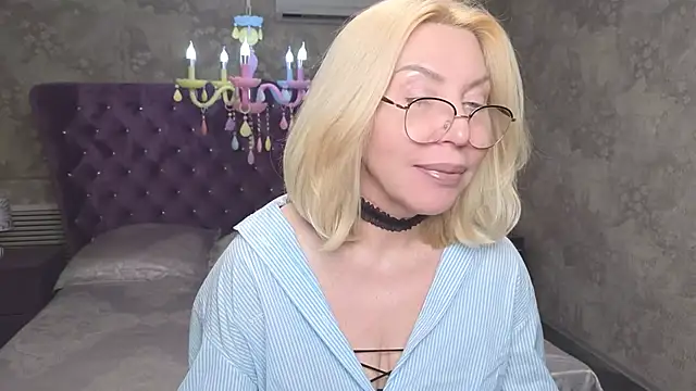 Wendy Waves online show from 12-20-25, 11:13