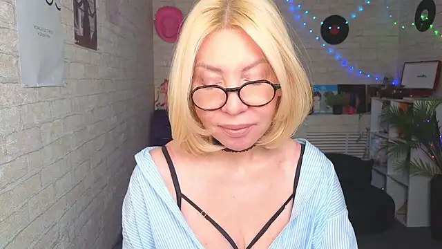 Snapshot of Wendy_Waves chatting on 01-17-26, 11:47 Wendy Waves online show from 01-17-26, 11:47