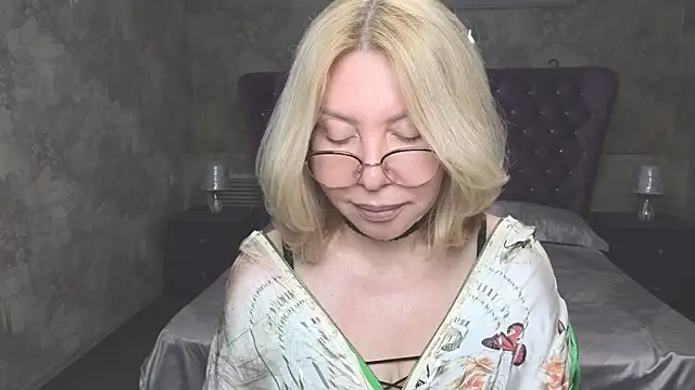 Snapshot of Wendy_Waves chatting on 09-23-25, 11:39 Wendy Waves online show from 09-23-25, 11:39