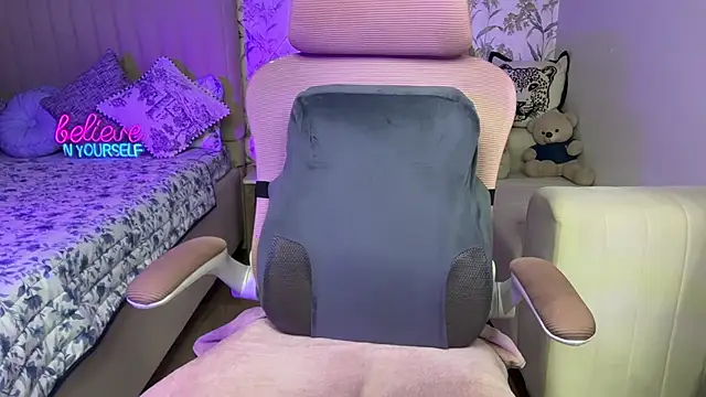 Hot vibes143 online show from 04-10-26, 06:26