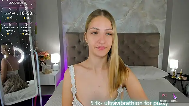 Luna Vibee online show from 11-20-25, 11:22