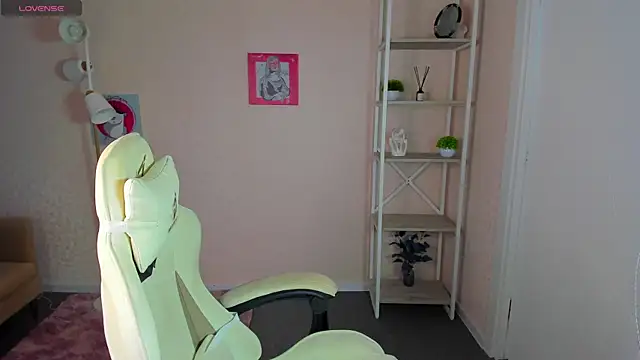 Lori Blossom online show from 09-30-25, 08:20