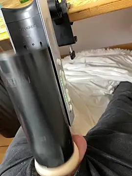 Snapshot of BenReich chatting on 11-25-25, 02:01 BenReich online show from 11-25-25, 02:01