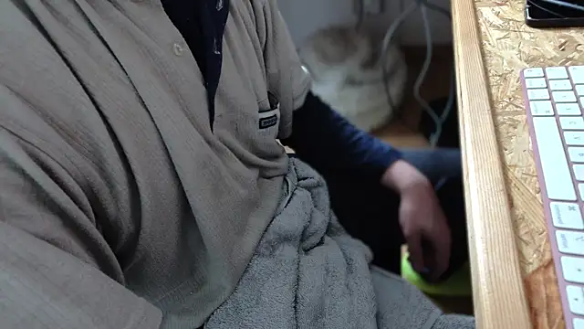 Snapshot of BenReich chatting on 12-22-25, 11:21 BenReich online show from 12-22-25, 11:21