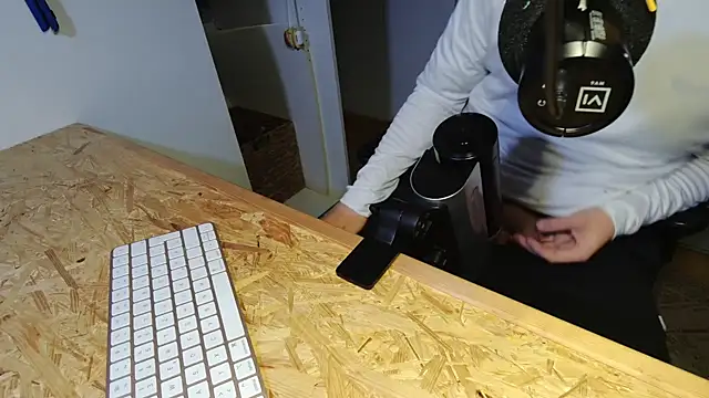 Snapshot of BenReich chatting on 11-14-25, 06:55 BenReich online show from 11-14-25, 06:55