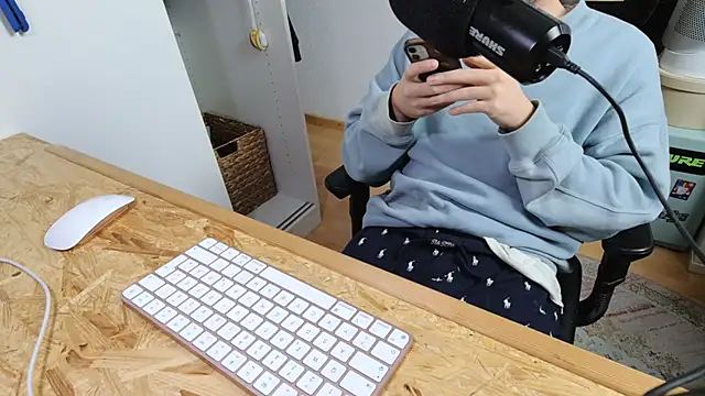 Snapshot of BenReich chatting on 11-10-25, 08:14 BenReich online show from 11-10-25, 08:14