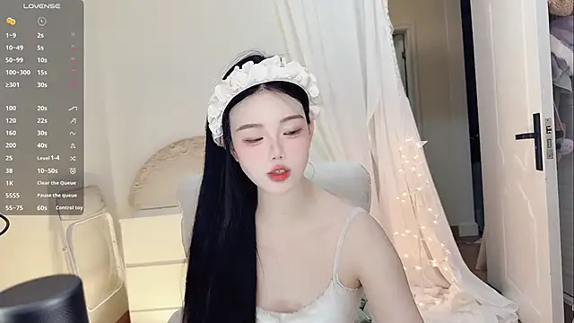 Snapshot of MM-feifei chatting on 09-24-25, 04:13 MM-feifei online show from 09-24-25, 04:13