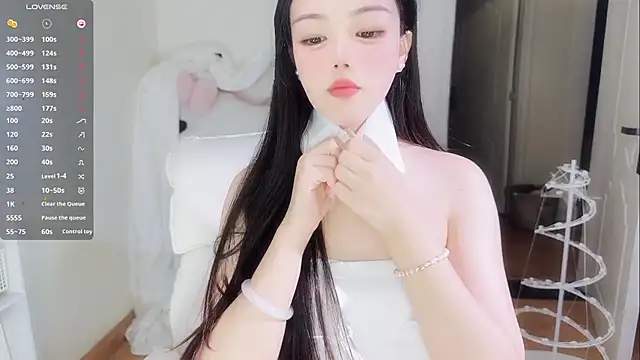 MM-feifei online show from 10-26-25, 03:34