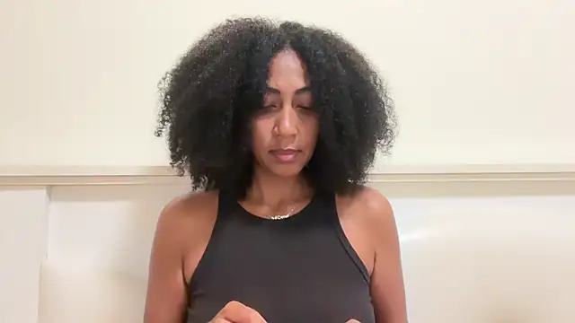 Snapshot of Vaylisse chatting on 10-09-25, 04:18 Vaylisse online show from 10-09-25, 04:18