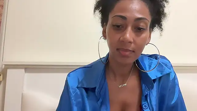 Snapshot of Vaylisse chatting on 10-28-25, 06:29 Vaylisse online show from 10-28-25, 06:29