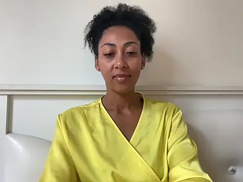 Snapshot of Vaylisse chatting on 09-19-25, 04:05 Vaylisse online show from 09-19-25, 04:05