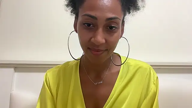 Snapshot of Vaylisse chatting on 10-12-25, 04:19 Vaylisse online show from 10-12-25, 04:19