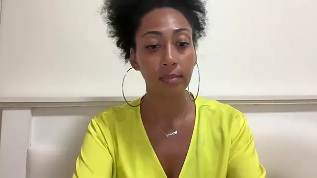 Snapshot of Vaylisse chatting on 10-06-25, 03:35 Vaylisse online show from 10-06-25, 03:35