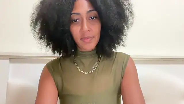 Snapshot of Vaylisse chatting on 10-05-25, 02:52 Vaylisse online show from 10-05-25, 02:52