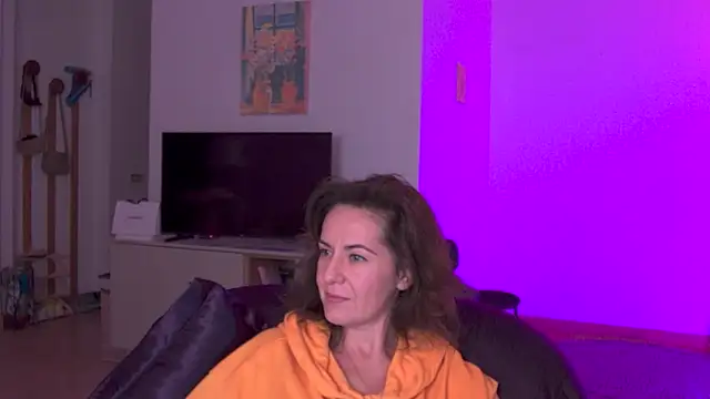 Witch in Silk online show from 10-17-25, 01:20