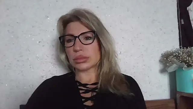 Snapshot of fox_red_lady7 chatting on 01-17-26, 10:30 fox red lady7 online show from 01-17-26, 10:30