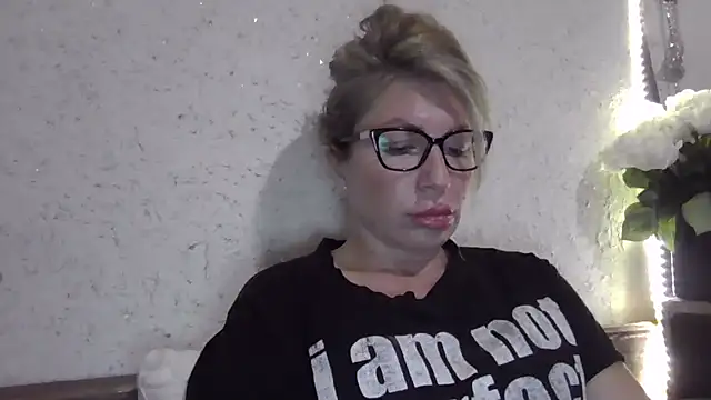 Snapshot of fox_red_lady7 chatting on 01-31-26, 09:46 fox red lady7 online show from 01-31-26, 09:46