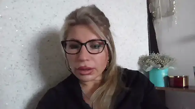 Snapshot of fox_red_lady7 chatting on 01-16-26, 10:41 fox red lady7 online show from 01-16-26, 10:41