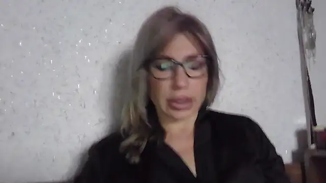 Snapshot of fox_red_lady7 chatting on 02-13-26, 10:04 fox red lady7 online show from 02-13-26, 10:04