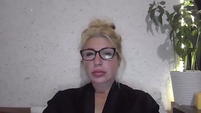 Snapshot of fox_red_lady7 chatting on 10-04-25, 07:37 fox red lady7 online show from 10-04-25, 07:37