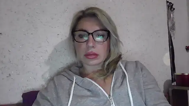 Snapshot of fox_red_lady7 chatting on 02-07-26, 03:31 fox red lady7 online show from 02-07-26, 03:31