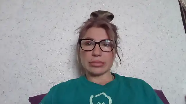 Snapshot of fox_red_lady7 chatting on 02-21-26, 09:00 fox red lady7 online show from 02-21-26, 09:00