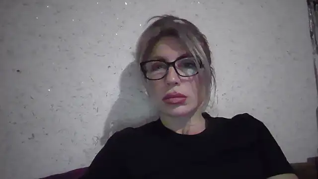 Snapshot of fox_red_lady7 chatting on 02-17-26, 05:43 fox red lady7 online show from 02-17-26, 05:43