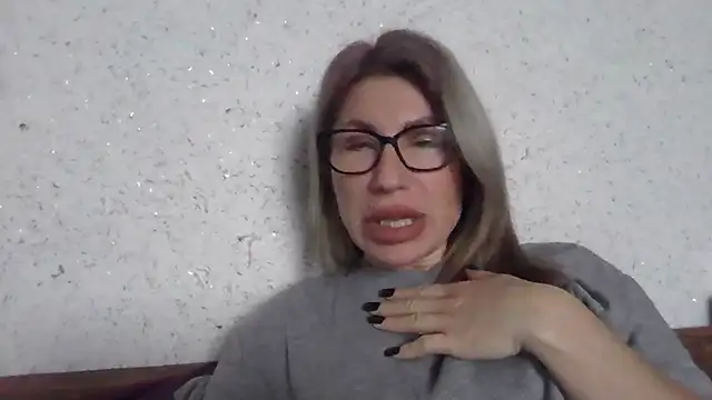 Snapshot of fox_red_lady7 chatting on 02-20-26, 08:49 fox red lady7 online show from 02-20-26, 08:49