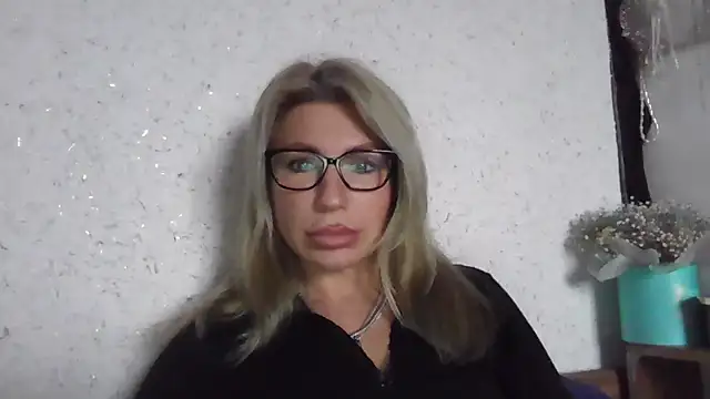 Snapshot of fox_red_lady7 chatting on 01-18-26, 11:24 fox red lady7 online show from 01-18-26, 11:24