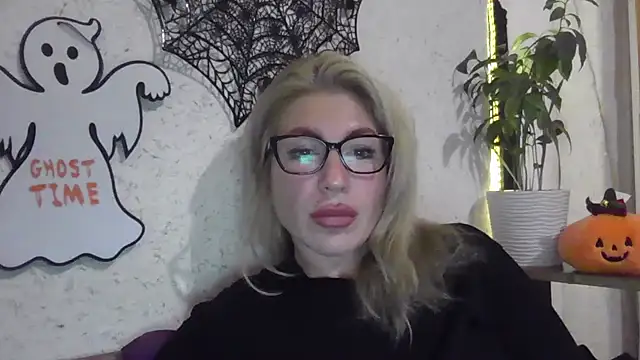 fox red lady7 online show from 10-28-25, 07:35