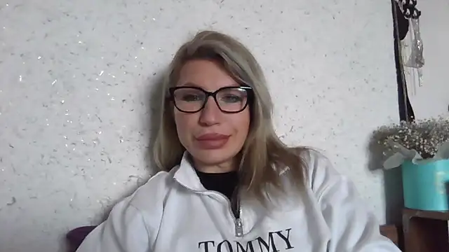 Snapshot of fox_red_lady7 chatting on 01-19-26, 10:30 fox red lady7 online show from 01-19-26, 10:30