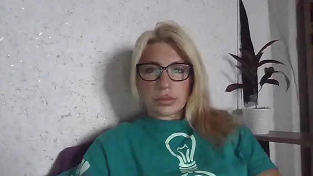 Snapshot of fox_red_lady7 chatting on 10-02-25, 07:23 fox red lady7 online show from 10-02-25, 07:23