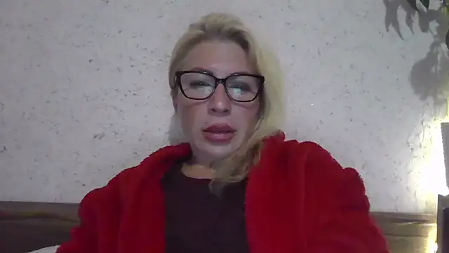 Snapshot of fox_red_lady7 chatting on 10-05-25, 07:04 fox red lady7 online show from 10-05-25, 07:04