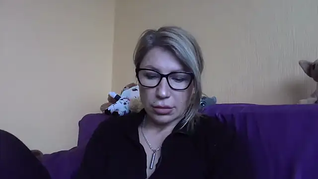 Snapshot of fox_red_lady7 chatting on 02-06-26, 10:00 fox red lady7 online show from 02-06-26, 10:00