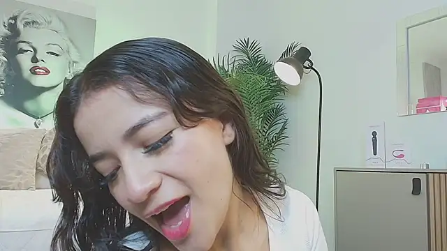 LUNAA    online show from 11-20-25, 03:51