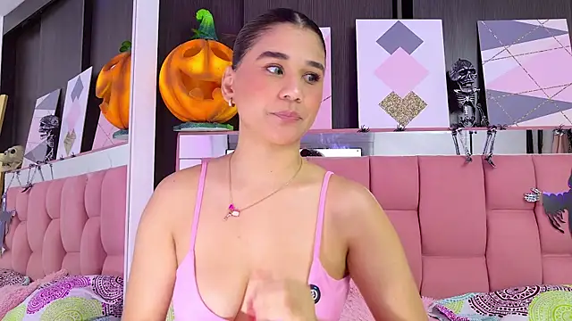 Snapshot of CriistallMuller chatting on 10-14-25, 04:24 CriistallMuller online show from 10-14-25, 04:24