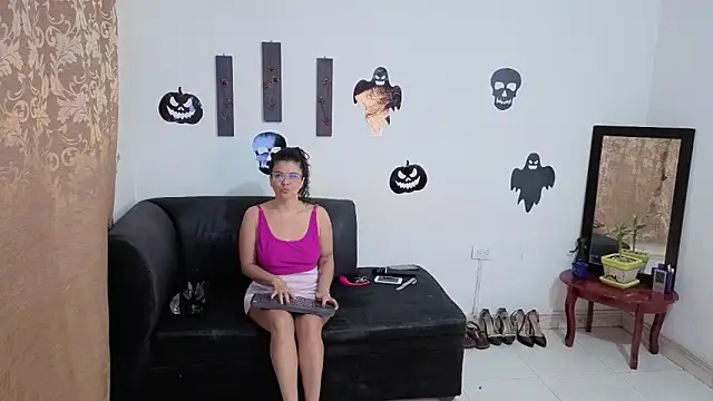 Snapshot of Kloewolf chatting on 10-22-25, 10:15 Kloewolf online show from 10-22-25, 10:15