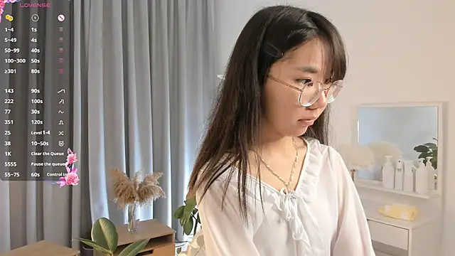 Snapshot of UdelaDodson chatting on 09-10-25, 04:06 UdelaDodson online show from 09-10-25, 04:06