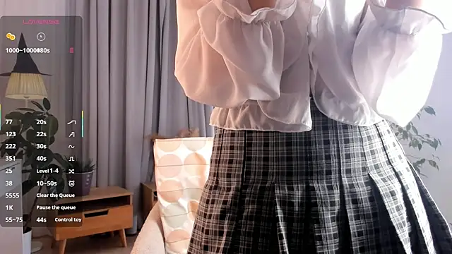 Snapshot of UdelaDodson chatting on 11-30-25, 01:17 UdelaDodson online show from 11-30-25, 01:17