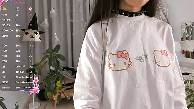 Snapshot of UdelaDodson chatting on 10-31-25, 01:13 UdelaDodson online show from 10-31-25, 01:13