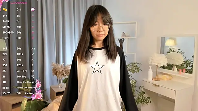 Snapshot of UdelaDodson chatting on 10-03-25, 03:02 UdelaDodson online show from 10-03-25, 03:02